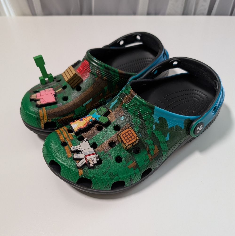 Kids Like New Minecraft Crocs size 5